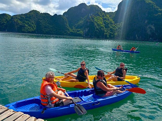 Baia di Halong – Hanoi – Hoi An (3.5 h + volo)