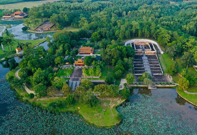 Hue – visita completa della città (Oggi: pasto incluso B – colazione)