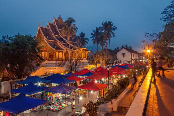 Mercato notturno di Sisavang Vong