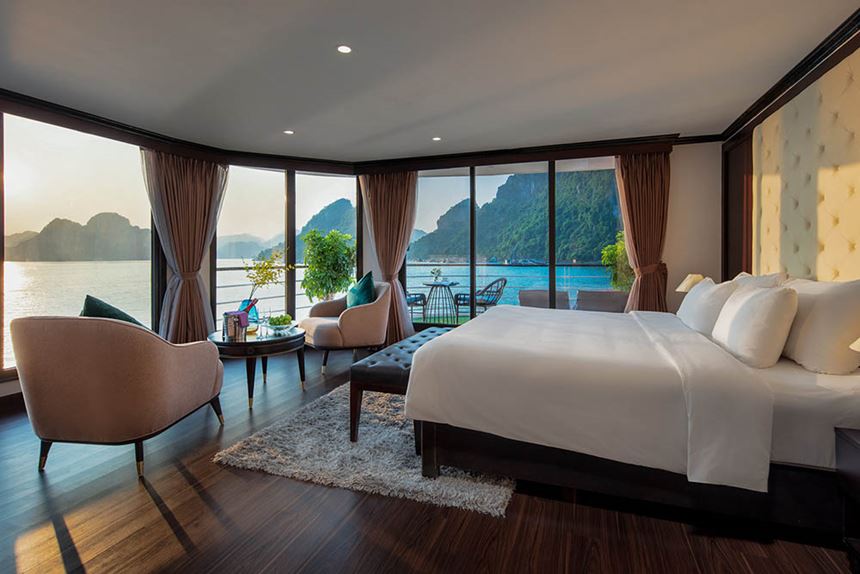 Una cabina a bordo di una lussuosa barca nella baia di Halong