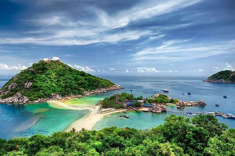 Koh Samui è la terza isola più grande della Thailandia ed è famosa per la sua bellezza selvaggia e pacifica.
