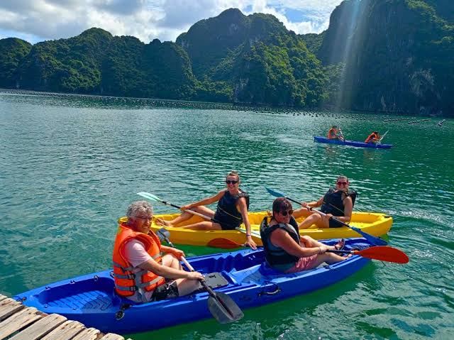 Ninh Binh – Halong – Baia di Lan Ha  (~4 ore in auto privata)
